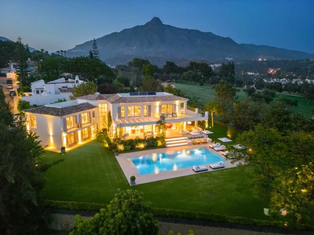 House 702m² in Portugal, Oeirash. Priced at 9680000€ rent photo-1