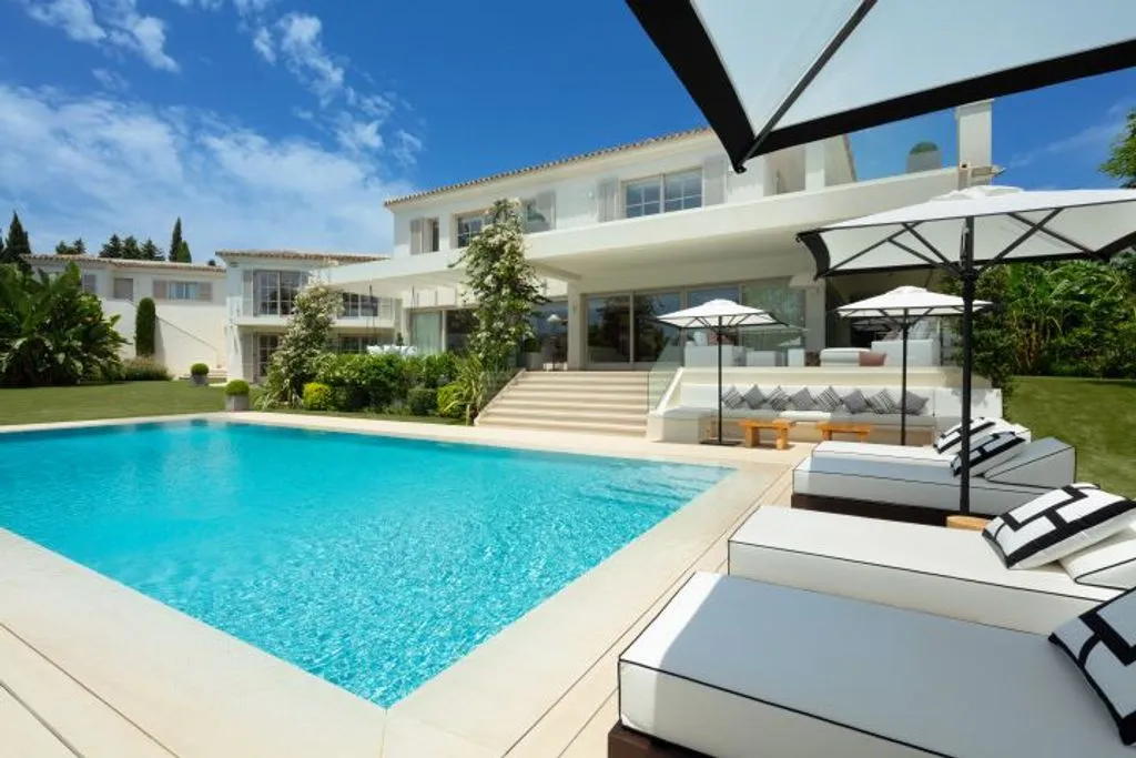 House 702m² in Portugal, Oeirash. Priced at 9680000€ rent photo-2