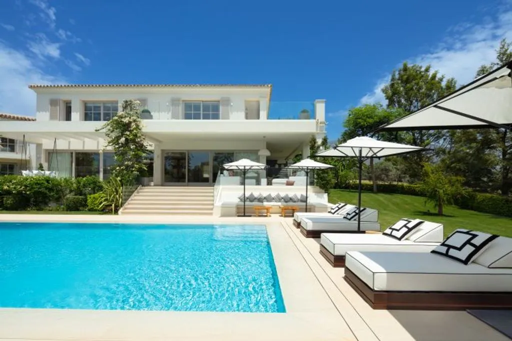 House 702m² in Portugal, Oeirash. Priced at 9680000€ rent photo-3