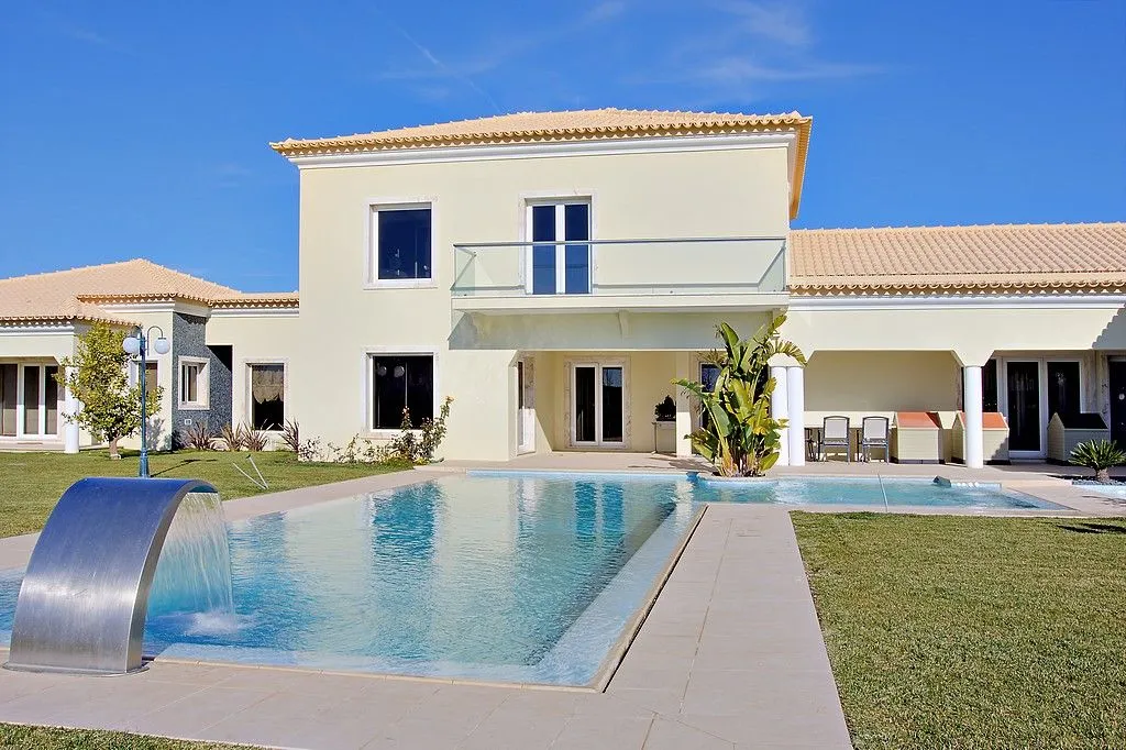 Villa 1084m² in Italy, Karimate. Priced at 2500000€ rent photo-2