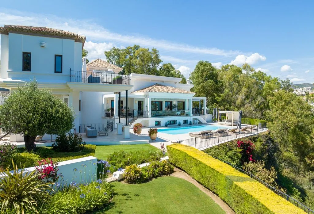 Villa 1014m² in Italy, Karimate. Priced at 8900000€ rent photo-1
