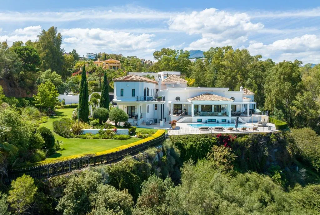Villa 1014m² in Italy, Karimate. Priced at 8900000€ rent photo-2
