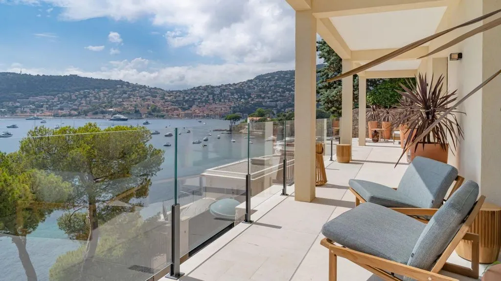 Villa 250m² in Italy, Arma di Taja. Priced at 8800000€ rent photo-6