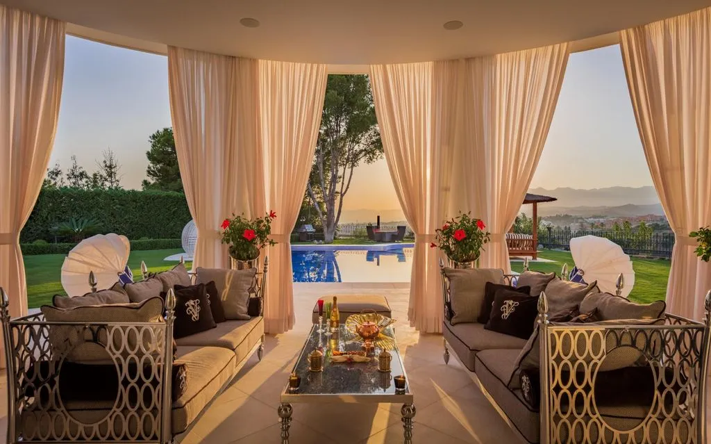 Villa 1190m² in Portugal, Oeirash. Priced at 9500000€ rent photo-4