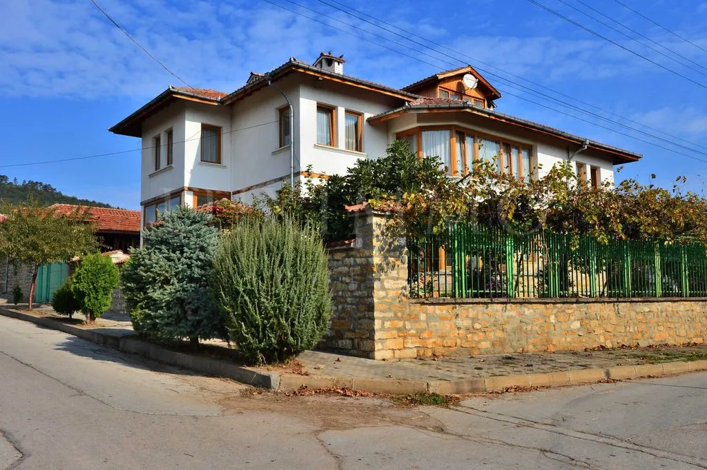 Townhouse 640m² in Bulgaria, Veliko Tarnovo. Priced at 500000€ rent photo-1