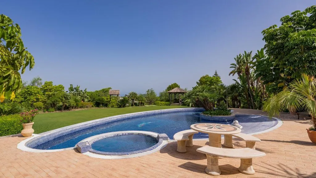 Villa 742m² in Portugal, Oeirash. Priced at 4200000€ rent photo-6