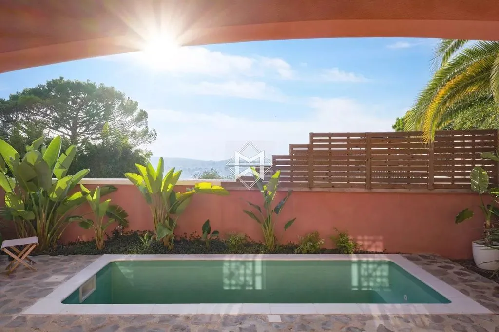 House 195m² in France, Le Canne. Priced at 1390000€ rent photo-3
