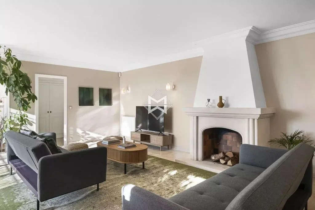House 195m² in France, Le Canne. Priced at 1390000€ rent photo-5