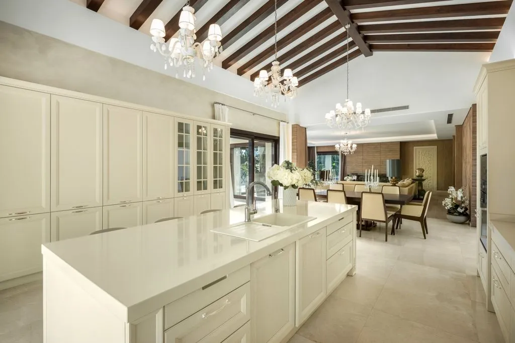 Villa 1023m² in Portugal, Oeirash. Priced at 7500000€ rent photo-5