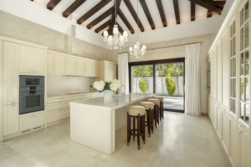Villa 1023m² in Portugal, Oeirash. Priced at 7500000€ rent photo-6