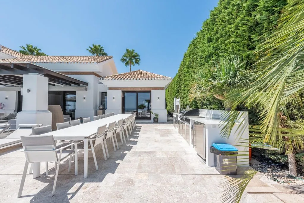 Villa 1128m² in Portugal, Oeirash. Priced at 6995000€ rent photo-4