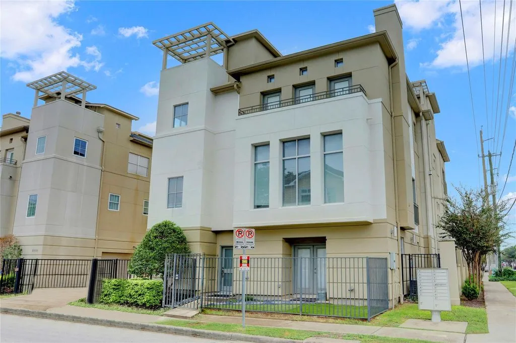 Townhouse 251m² in USA, Houston. Priced at 654000€ rent photo-1