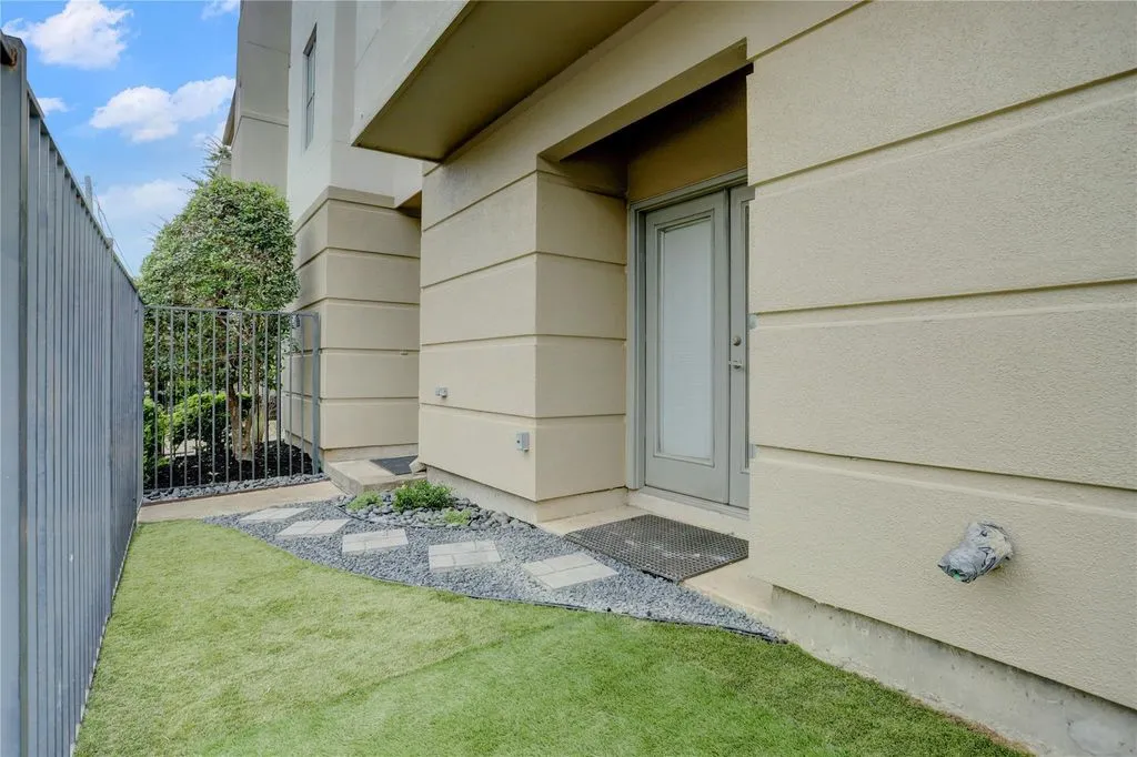 Townhouse 251m² in USA, Houston. Priced at 654000€ rent photo-3