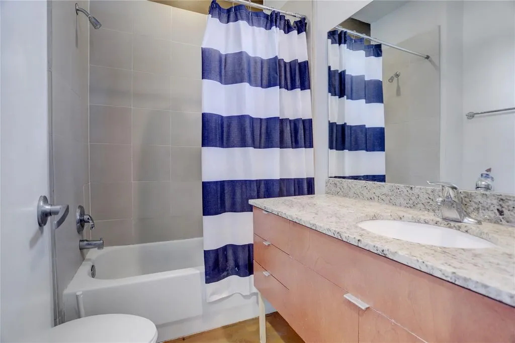 Townhouse 251m² in USA, Houston. Priced at 654000€ rent photo-5