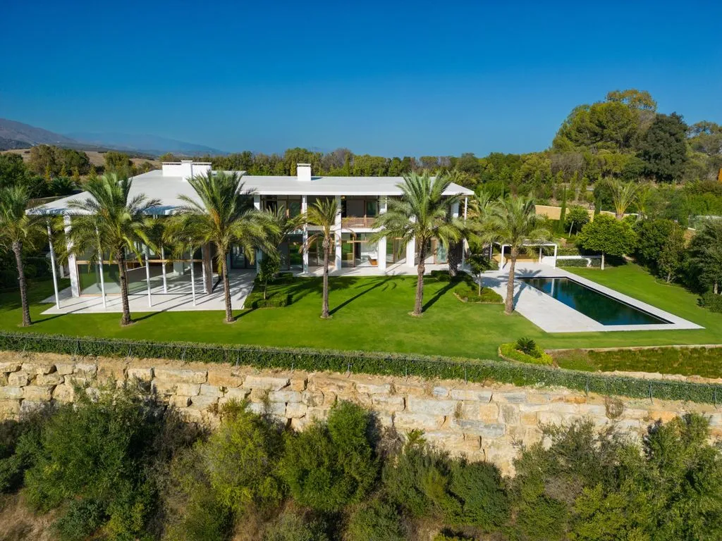 Villa 795m² in Portugal, Oeirash. Priced at 9000000€ rent photo-3