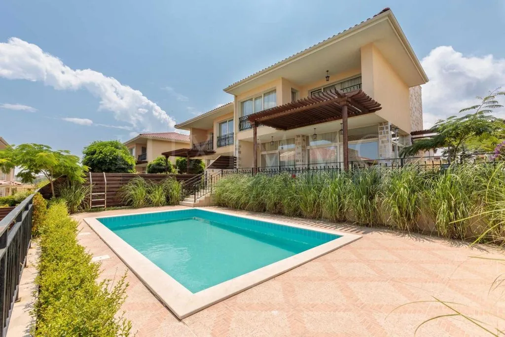 Townhouse 173m² in Bulgaria, Lozen. Priced at 370000€ rent photo-1