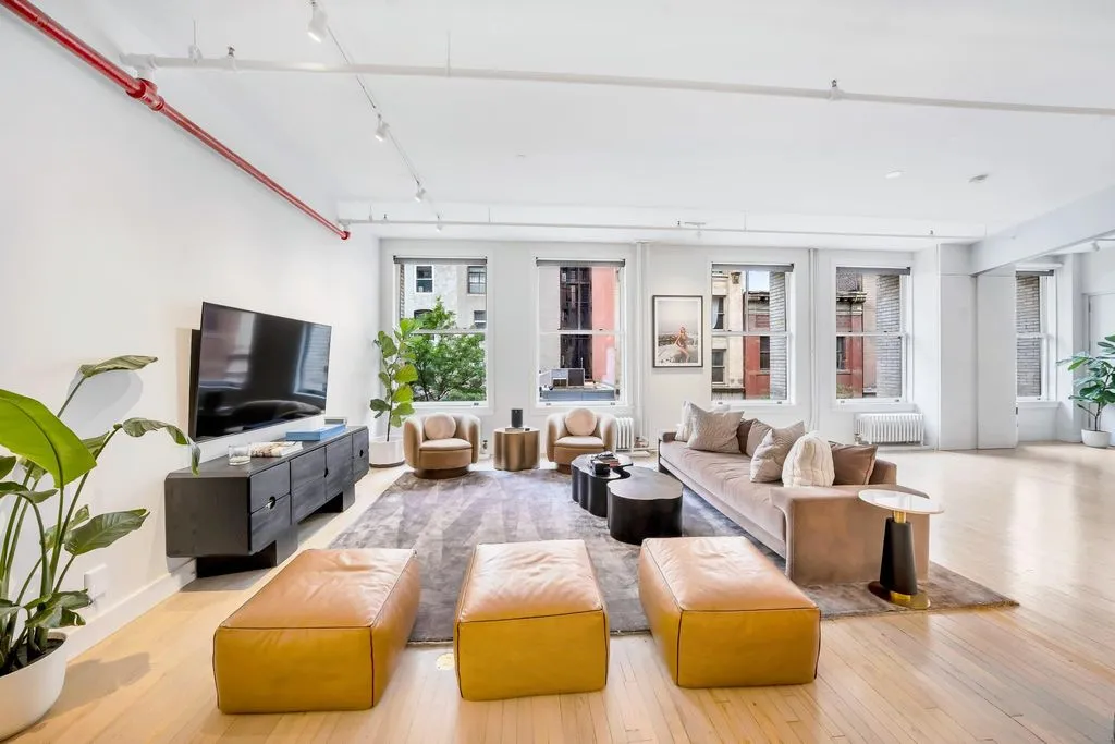 Flat 234m² in USA, New York. Priced at 4573600€ rent photo-2