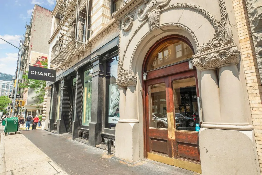 Flat 234m² in USA, New York. Priced at 4573600€ rent photo-3