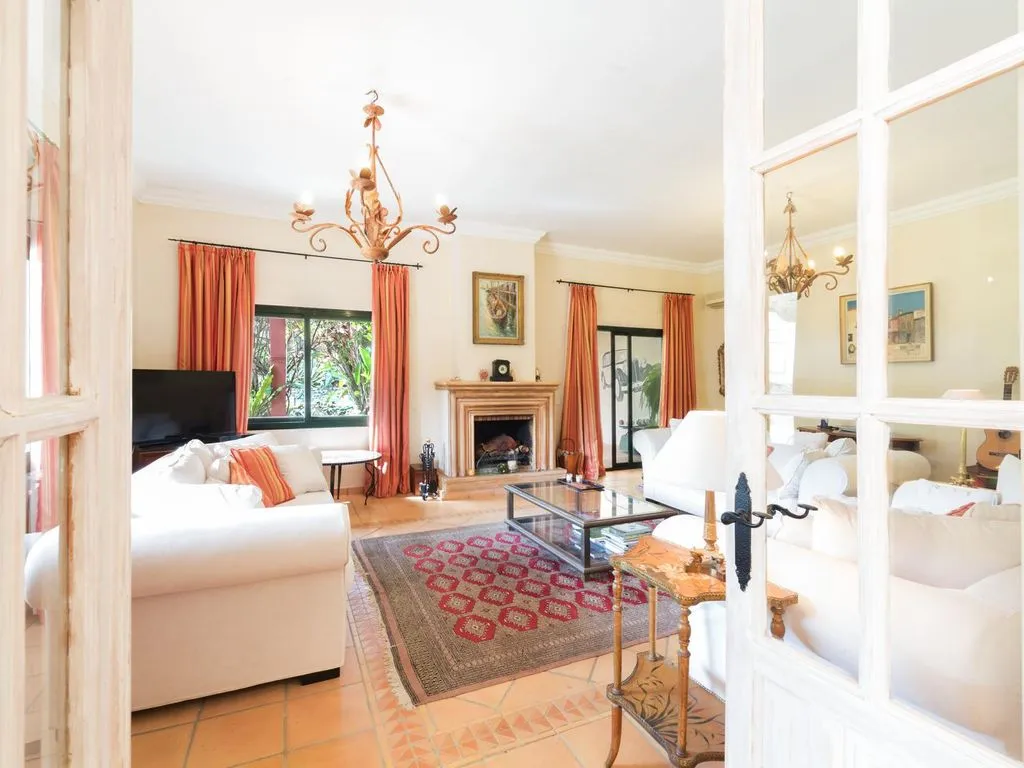 Villa 550m² in Italy, Manerba del Garda. Priced at 1800000€ rent photo-2