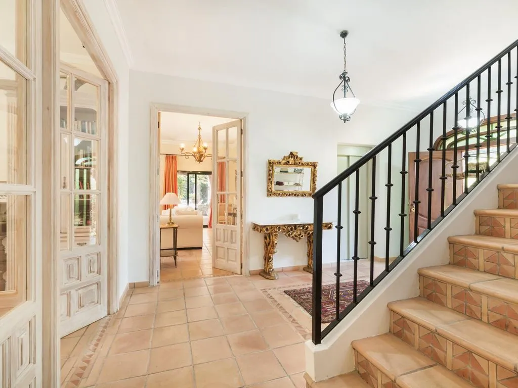 Villa 550m² in Italy, Manerba del Garda. Priced at 1800000€ rent photo-5