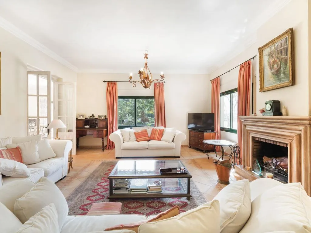 Villa 550m² in Italy, Manerba del Garda. Priced at 1800000€ rent photo-6