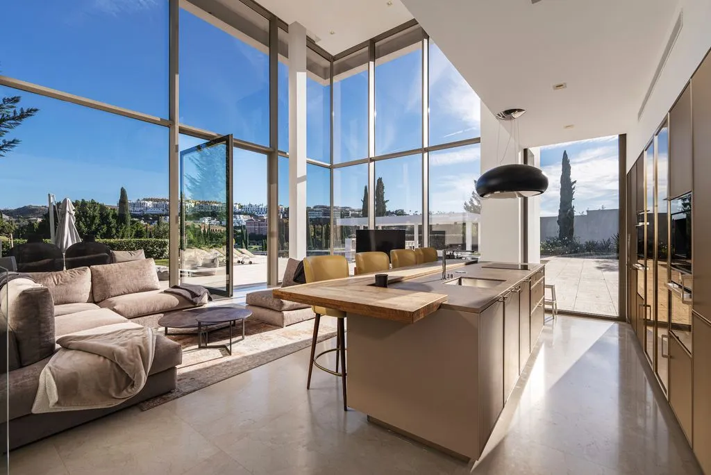 Villa 680m² in Portugal, Oeirash. Priced at 4995000€ rent photo-2