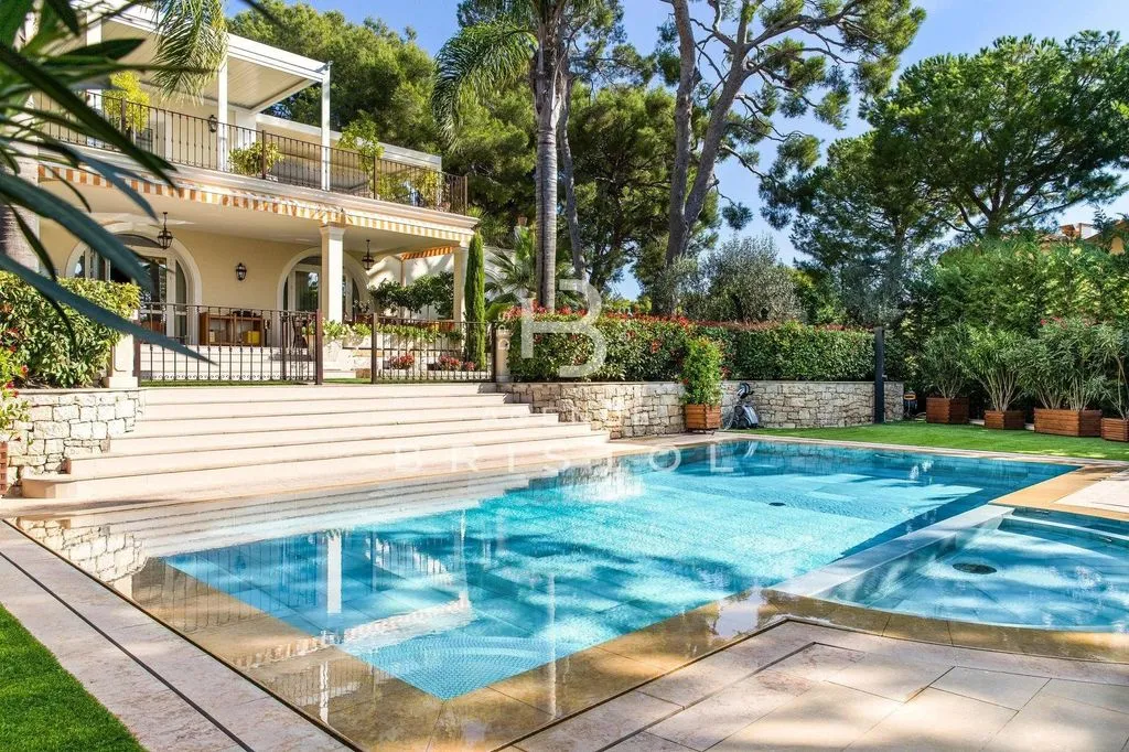 Villa 320m² in Italy, Arma di Taja. Priced at 7000000€ rent photo-1