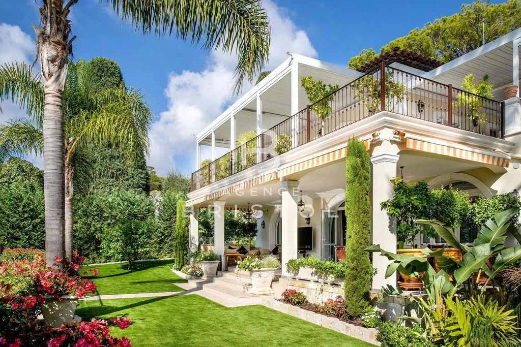 Villa 320m² in Italy, Arma di Taja. Priced at 7000000€ rent photo-2