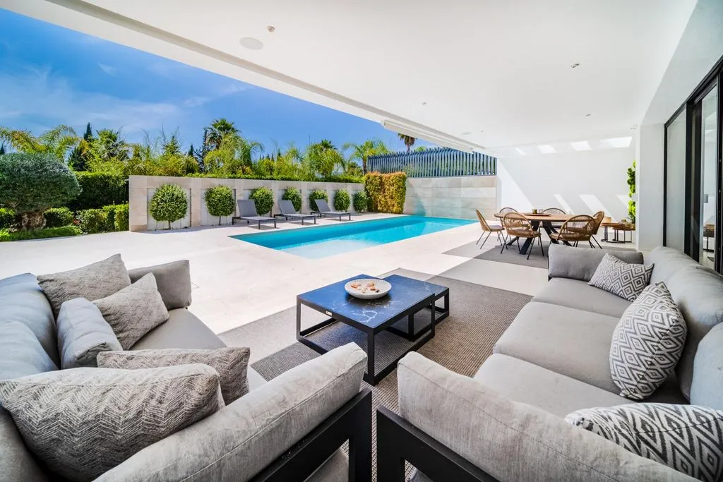 Villa 475m² in Portugal, Oeirash. Priced at 4500000€ rent photo-3