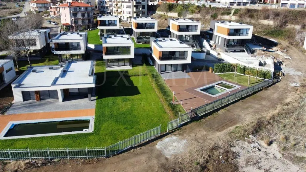 Townhouse 164m² in Bulgaria, Tsarevo. Priced at 870000€ rent photo-3