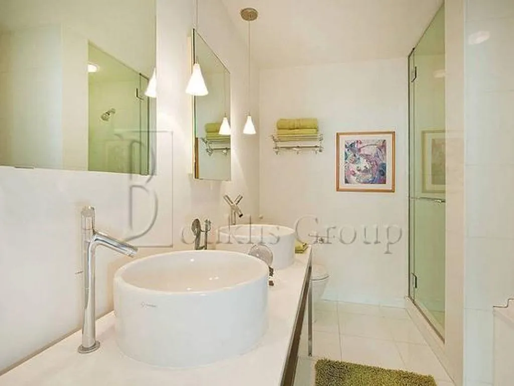 Flat 232m² in USA, New York. Priced at 4253400€ rent photo-2
