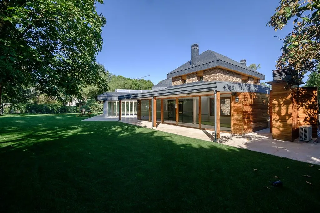 House 1400m² in Portugal, Lisbon. Priced at 4800000€ rent photo-2