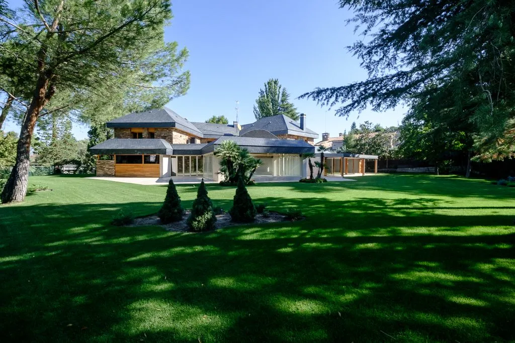 House 1400m² in Portugal, Lisbon. Priced at 4800000€ rent photo-5