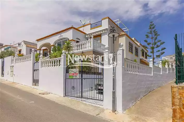 Other Properties 114m² in Spain, La Marina. Priced at 143000€ rent photo-1