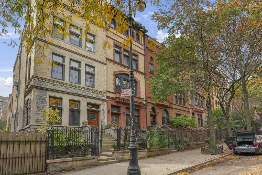 Townhouse 492m² in USA, New York. Priced at 2378200€ rent photo-3