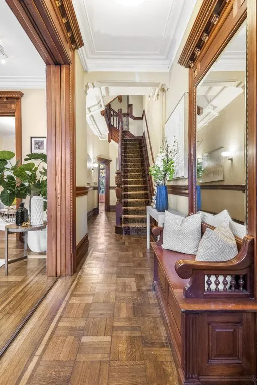 Townhouse 492m² in USA, New York. Priced at 2378200€ rent photo-4