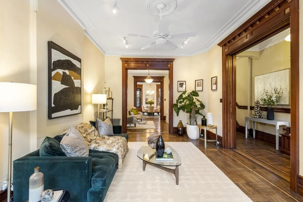 Townhouse 492m² in USA, New York. Priced at 2378200€ rent photo-6
