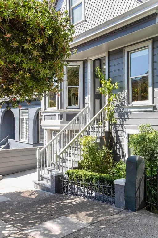House 297m² in USA, San Francisco. Priced at 2739600€ rent photo-3