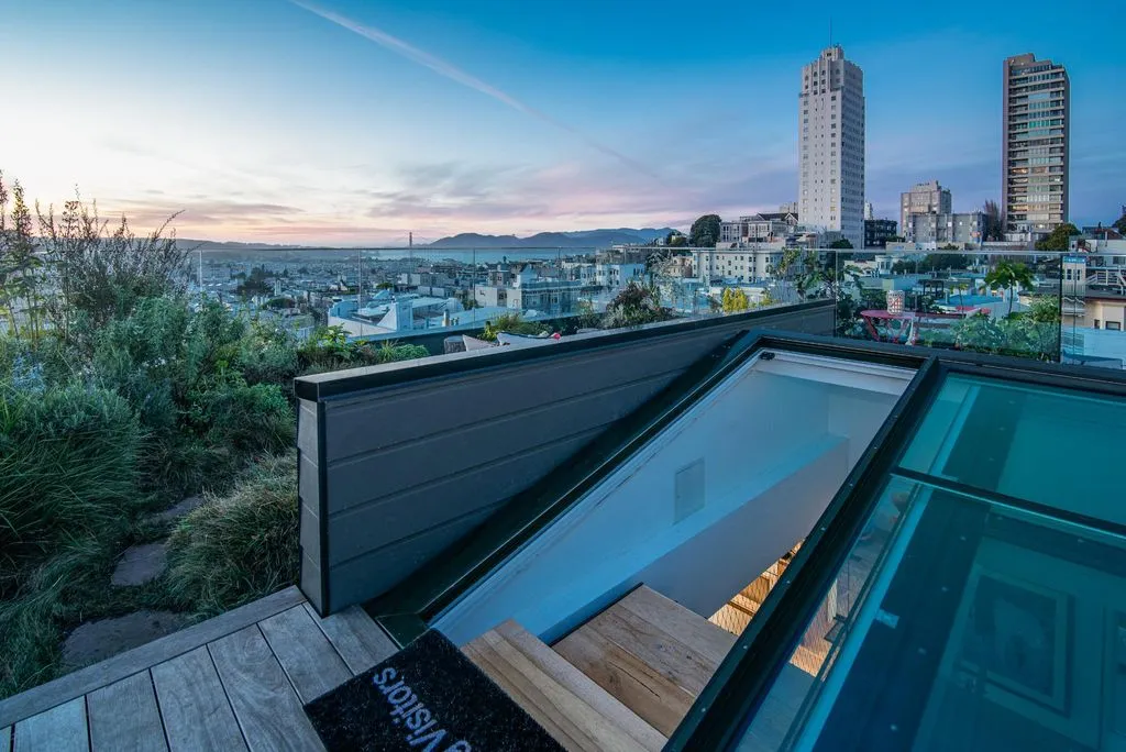 House 370m² in USA, San Francisco. Priced at 7775000€ rent photo-3