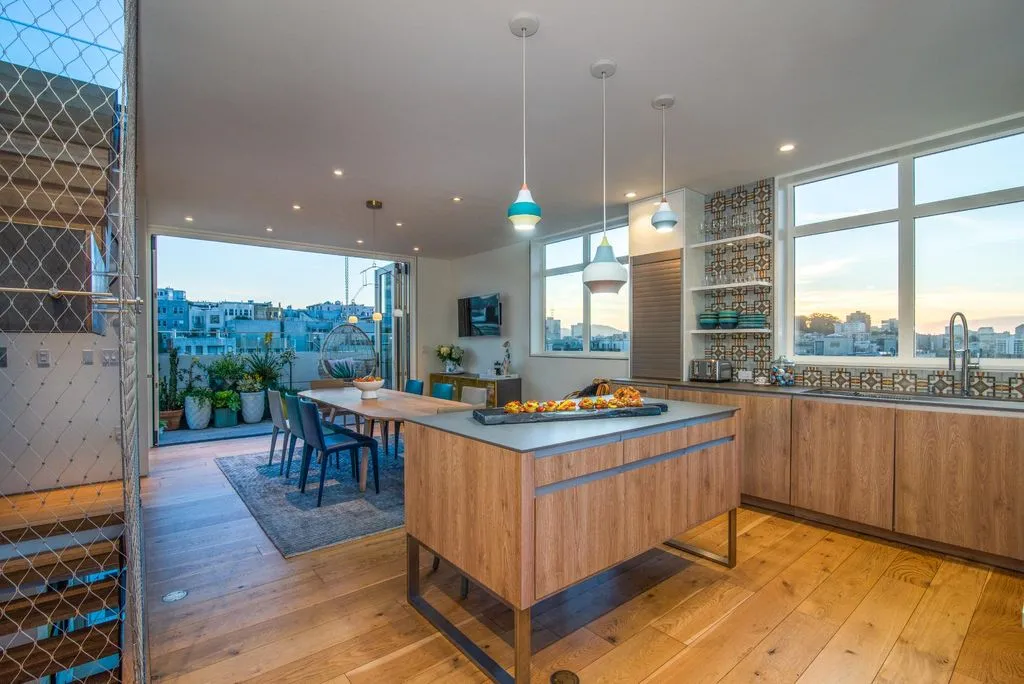 House 370m² in USA, San Francisco. Priced at 7775000€ rent photo-4