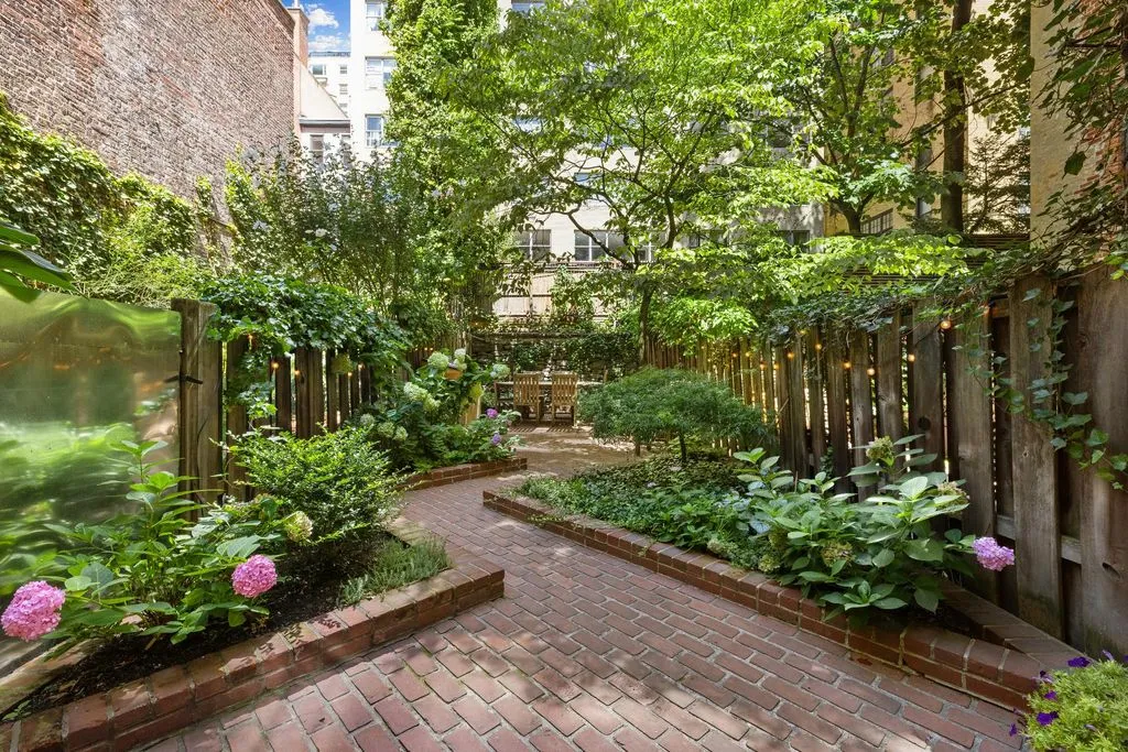 Townhouse 363m² in USA, New York. Priced at 6398400€ rent photo-2