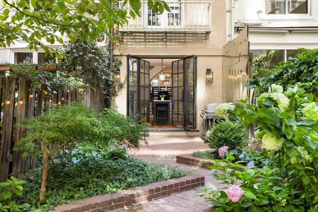 Townhouse 363m² in USA, New York. Priced at 6398400€ rent photo-3