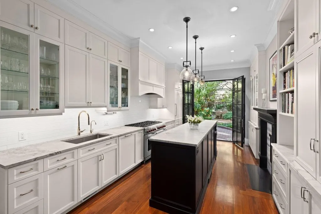 Townhouse 363m² in USA, New York. Priced at 6398400€ rent photo-4