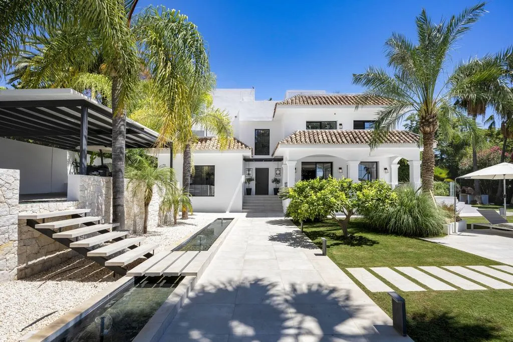 Villa 444m² in Portugal, Oeirash. Priced at 3995000€ rent photo-3
