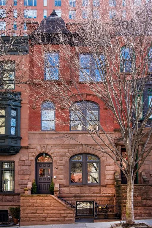 Townhouse 306m² in USA, New York. Priced at 4390600€ rent photo-3