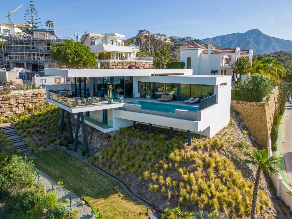 Villa 305m² in Portugal, Oeirash. Priced at 2985000€ rent photo-1