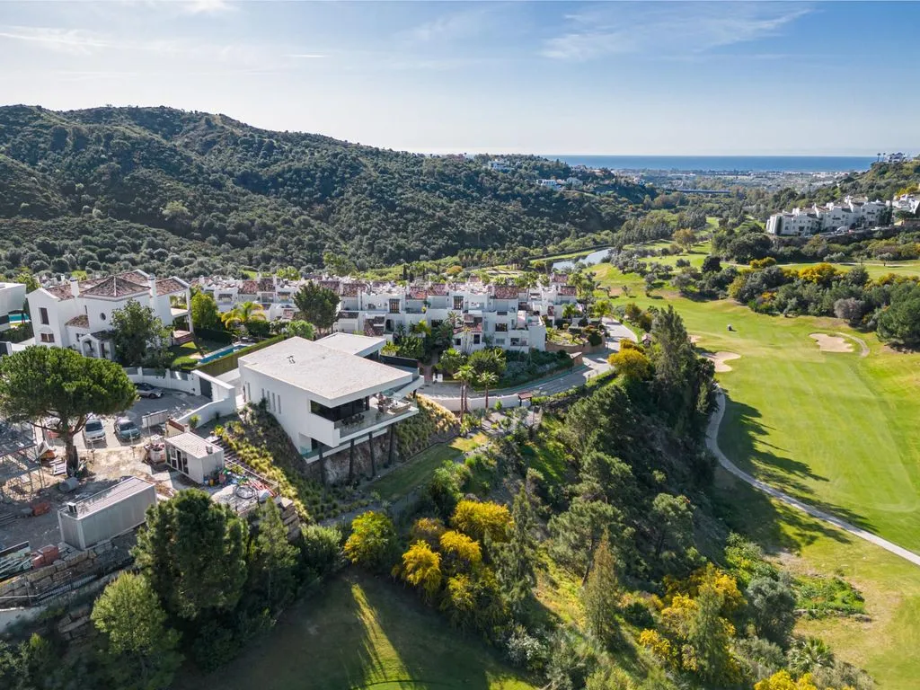 Villa 305m² in Portugal, Oeirash. Priced at 2985000€ rent photo-2