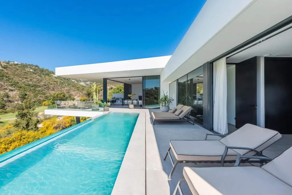 Villa 305m² in Portugal, Oeirash. Priced at 2985000€ rent photo-3