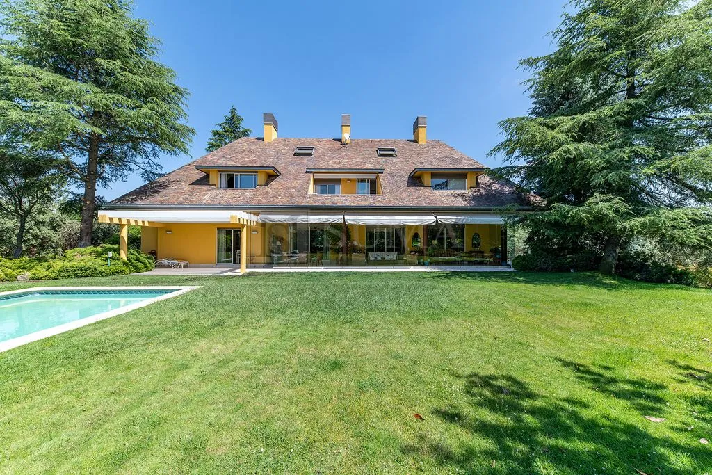 House 1200m² in Portugal, Lisbon. Priced at 9500000€ rent photo-1