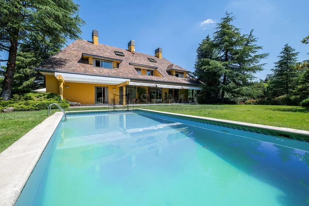 House 1200m² in Portugal, Lisbon. Priced at 9500000€ rent photo-3